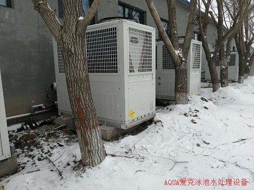 博興縣福溪花園游泳館采用了愛克空氣源熱泵在雪中依然運(yùn)行穩(wěn)定